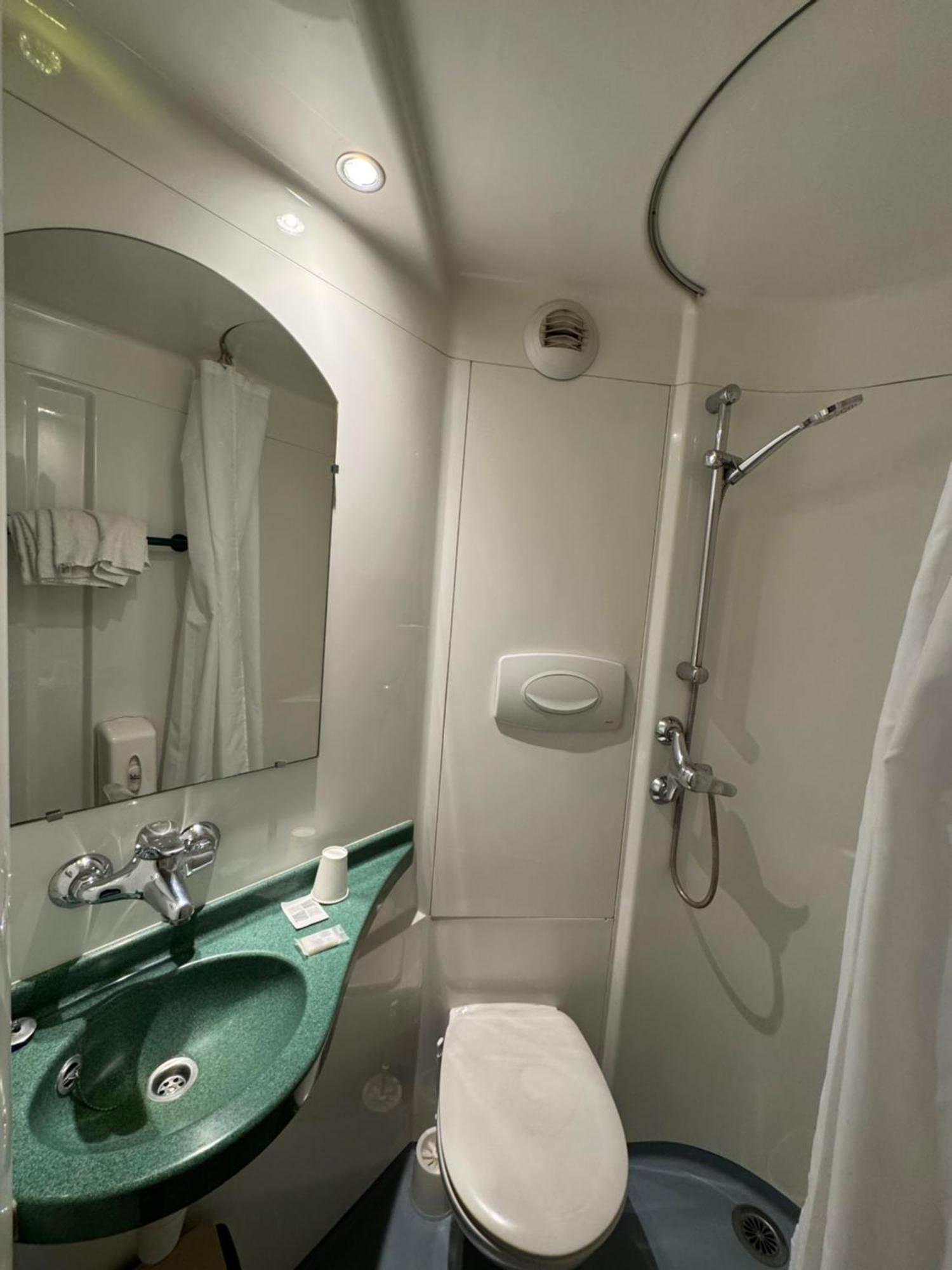 Symp'Hotel Nivolas-Vermelle Bagian luar foto